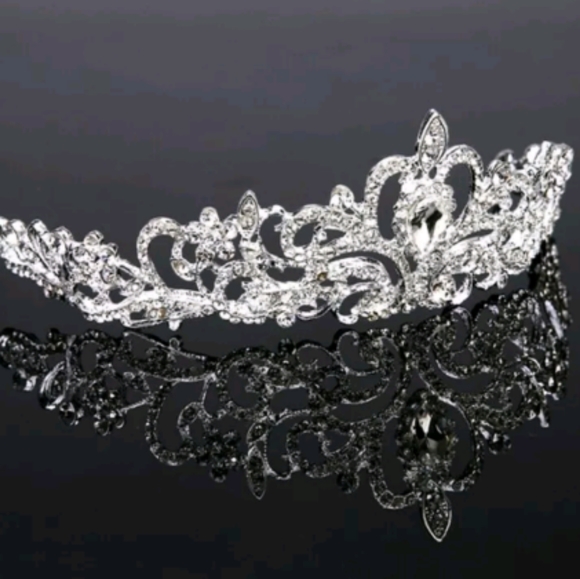 💗❤️ Because Youre A Queen Clear Crystals Tiara - Picture 7 of 7